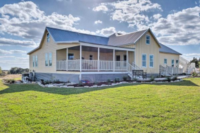 Hot Tub and Game Room Schulenburg Retreat
